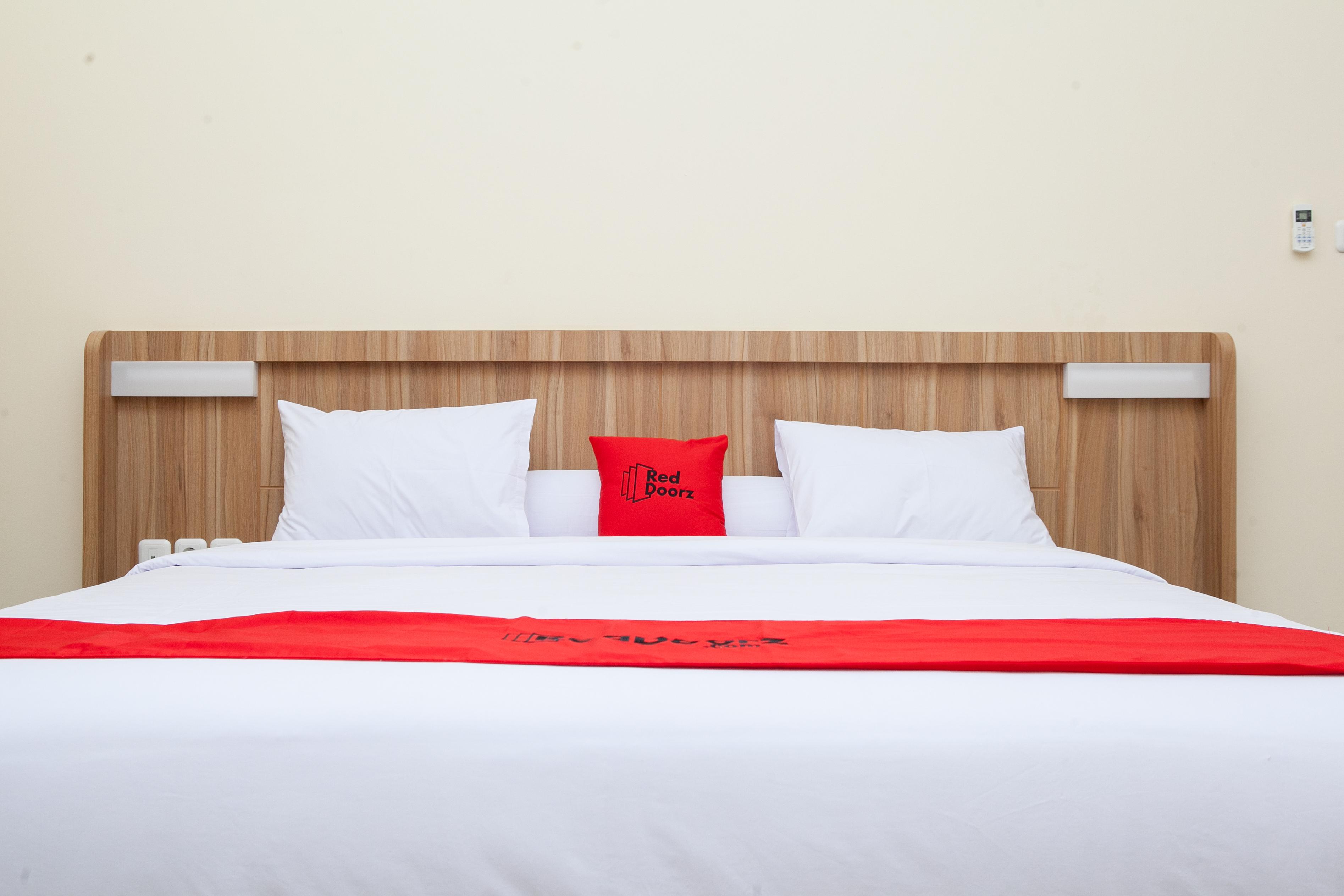 Reddoorz Plus Near Pasundan University Bandung Bagian luar foto