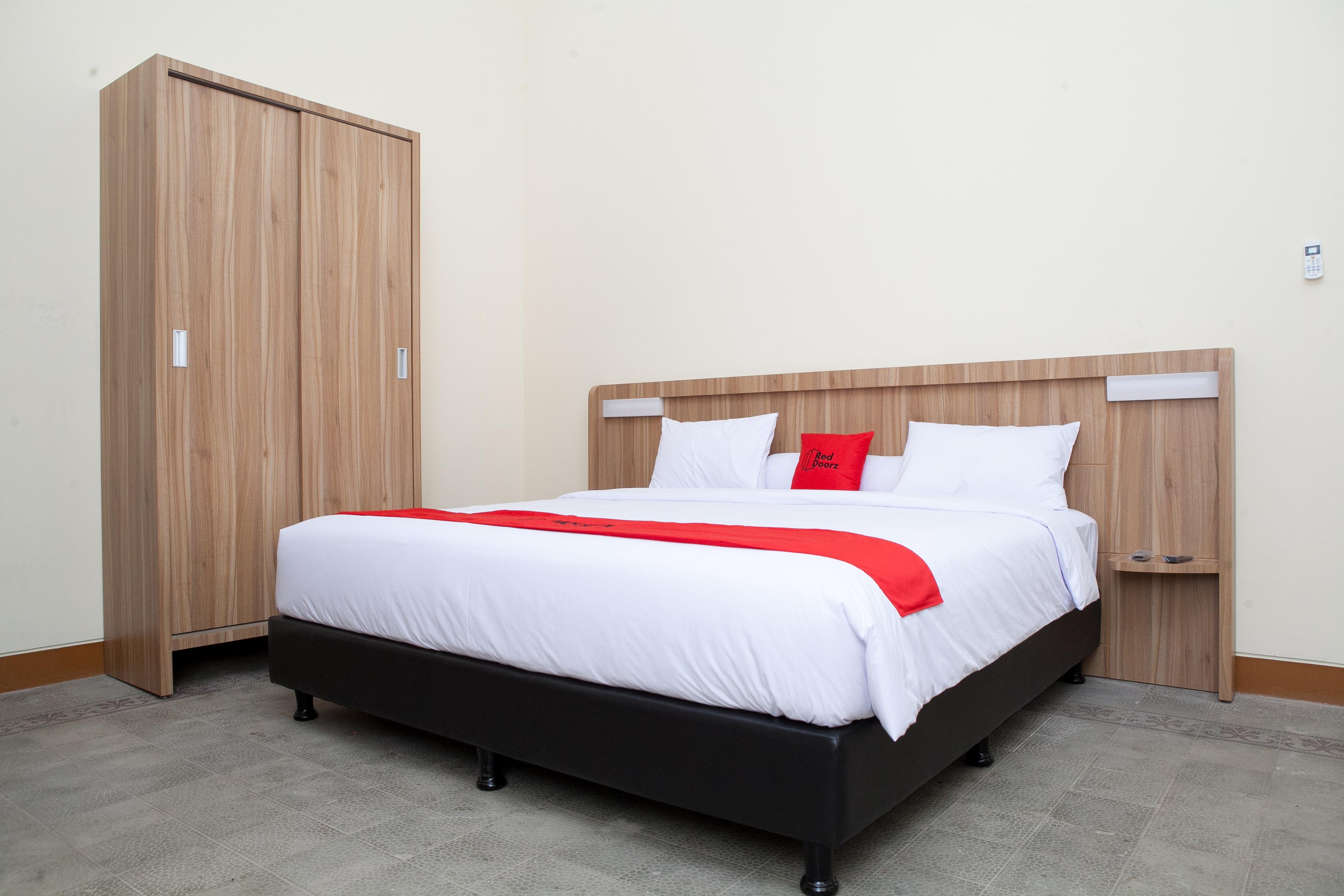 Reddoorz Plus Near Pasundan University Bandung Bagian luar foto
