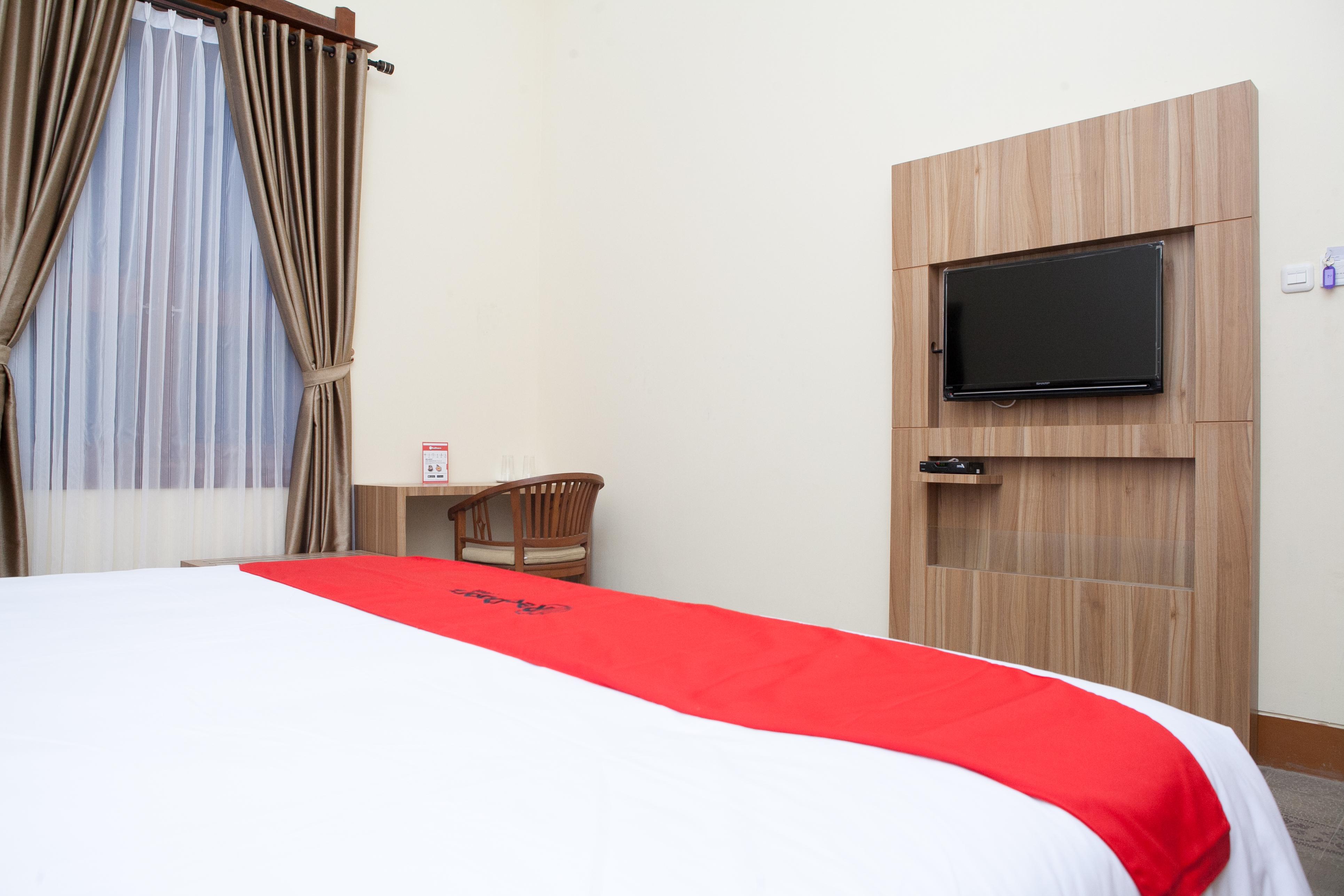 Reddoorz Plus Near Pasundan University Bandung Bagian luar foto