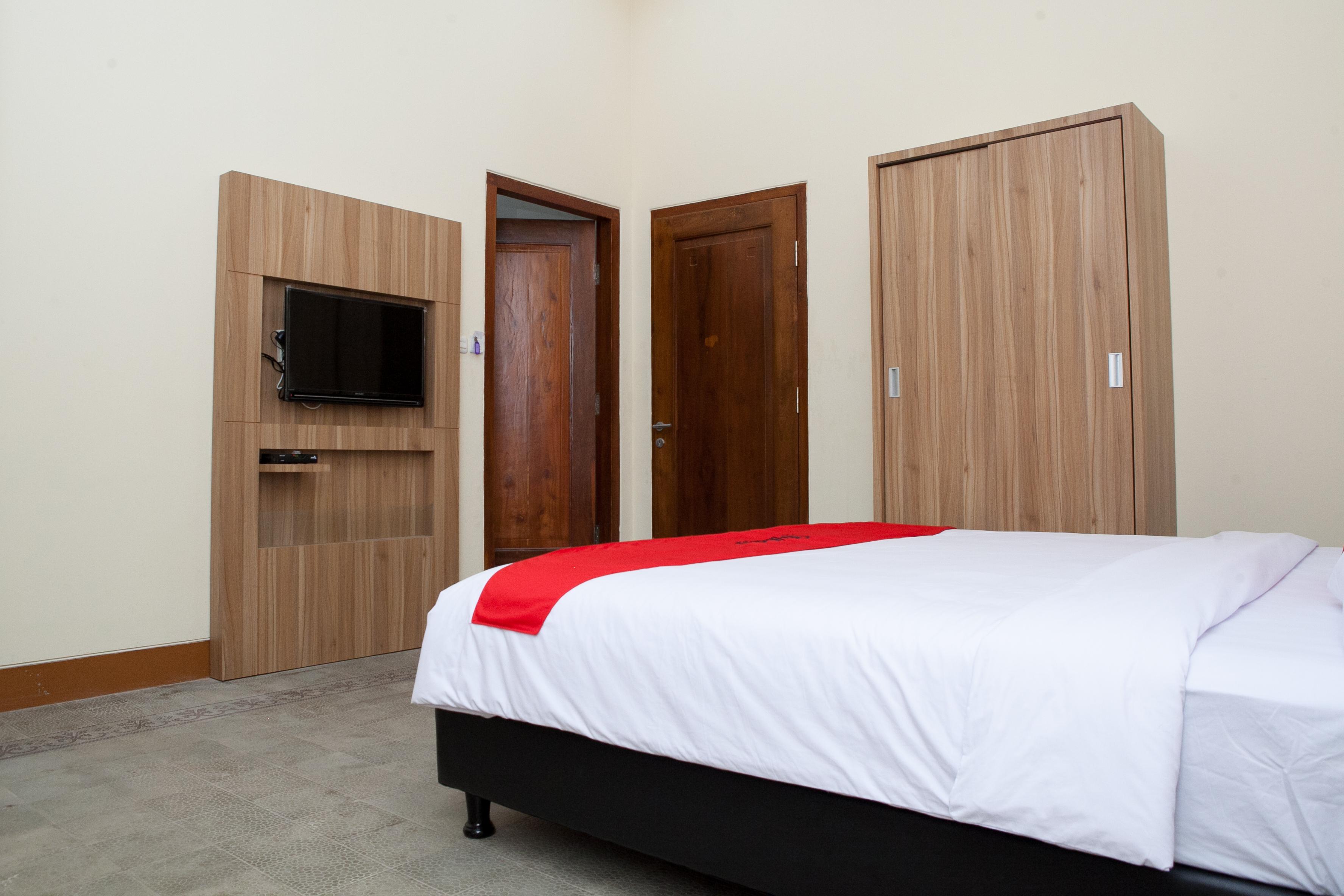 Reddoorz Plus Near Pasundan University Bandung Bagian luar foto