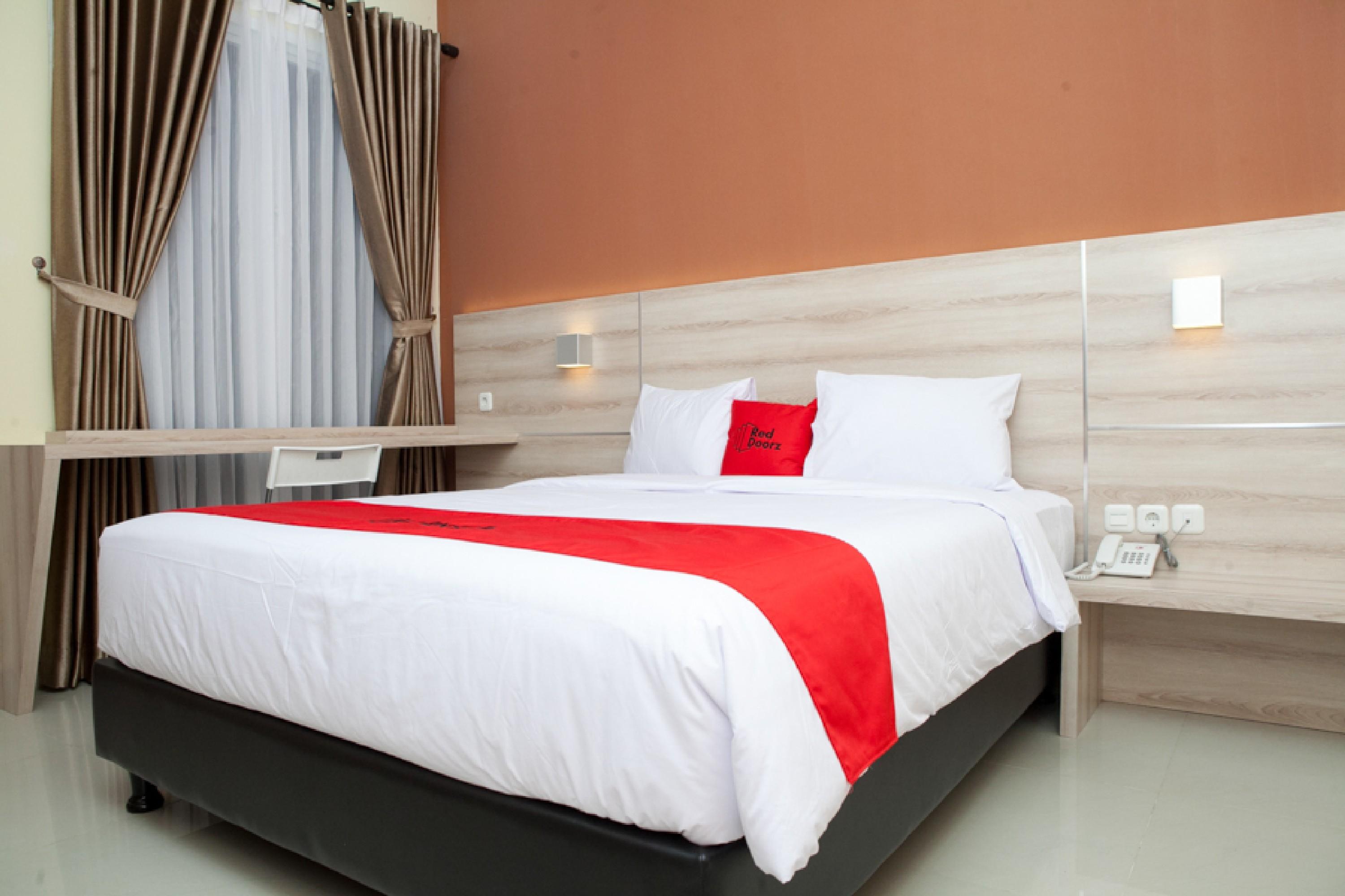 Reddoorz Plus Near Pasundan University Bandung Bagian luar foto