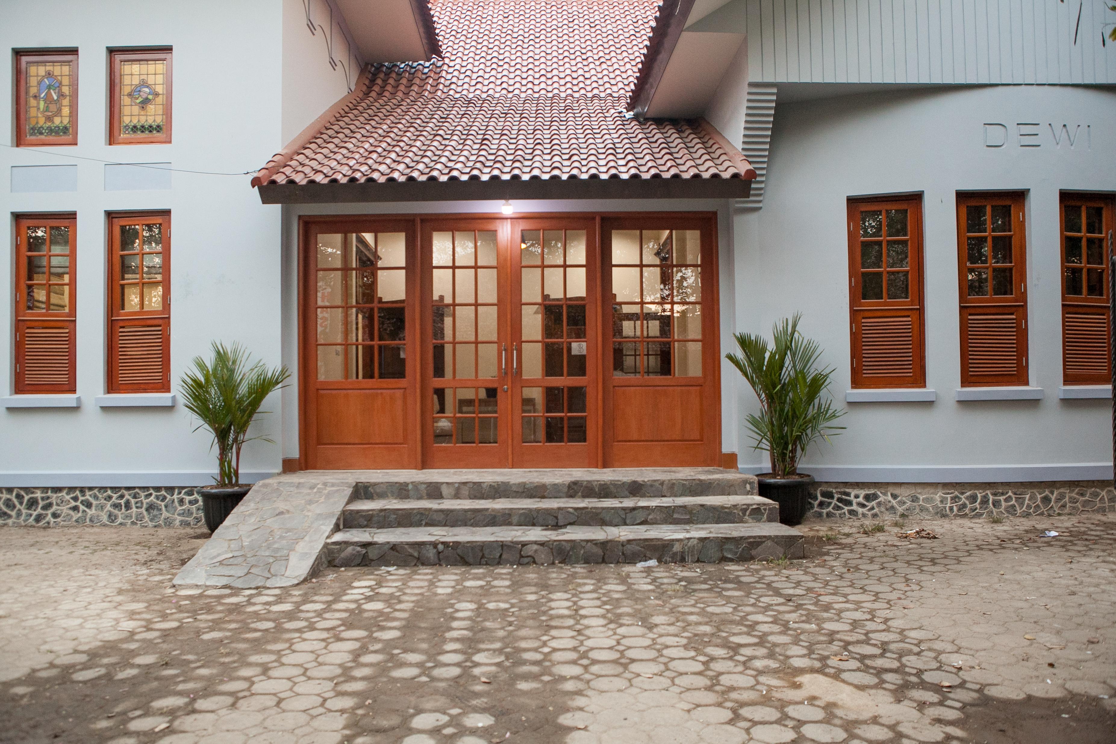 Reddoorz Plus Near Pasundan University Bandung Bagian luar foto