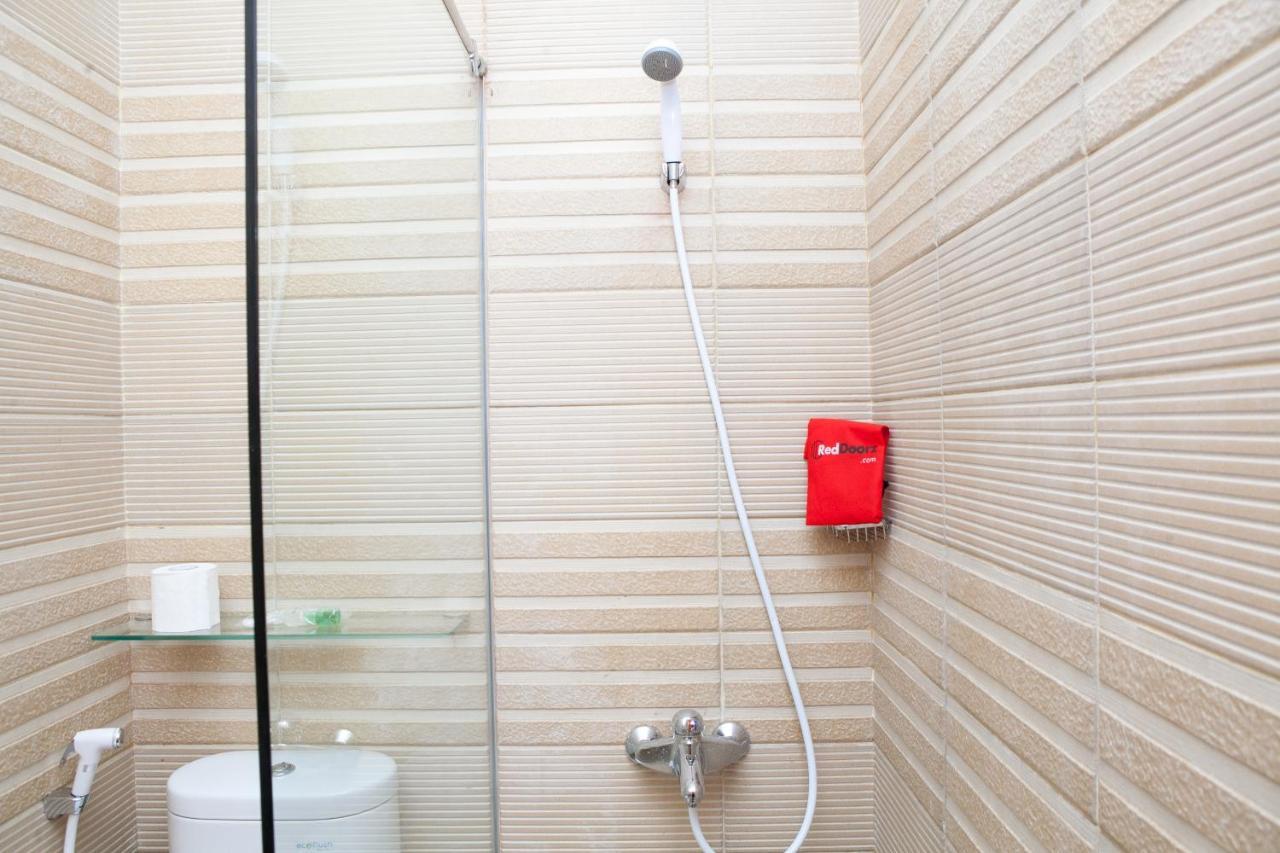 Reddoorz Plus Near Pasundan University Bandung Bagian luar foto