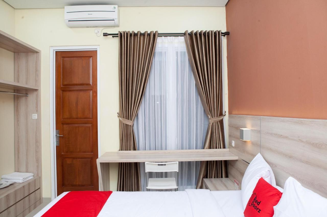 Reddoorz Plus Near Pasundan University Bandung Bagian luar foto