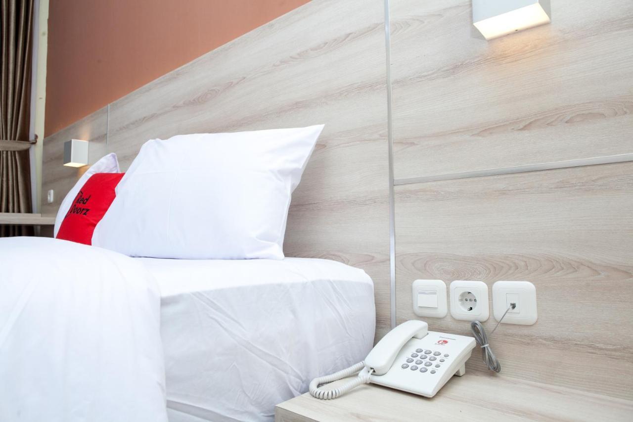 Reddoorz Plus Near Pasundan University Bandung Bagian luar foto