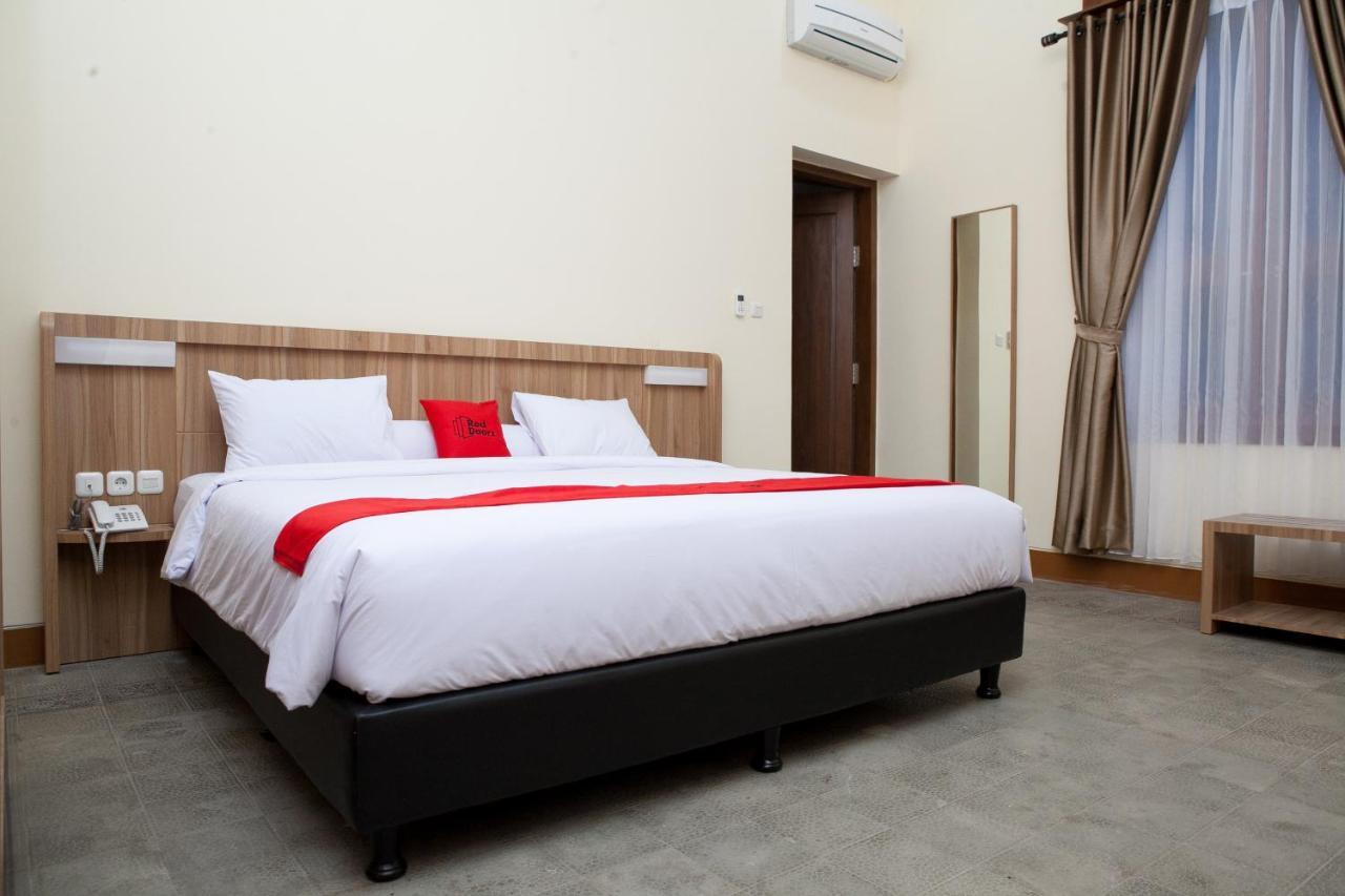 Reddoorz Plus Near Pasundan University Bandung Bagian luar foto