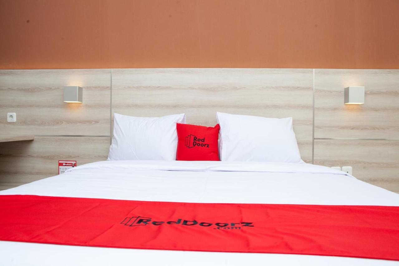 Reddoorz Plus Near Pasundan University Bandung Bagian luar foto
