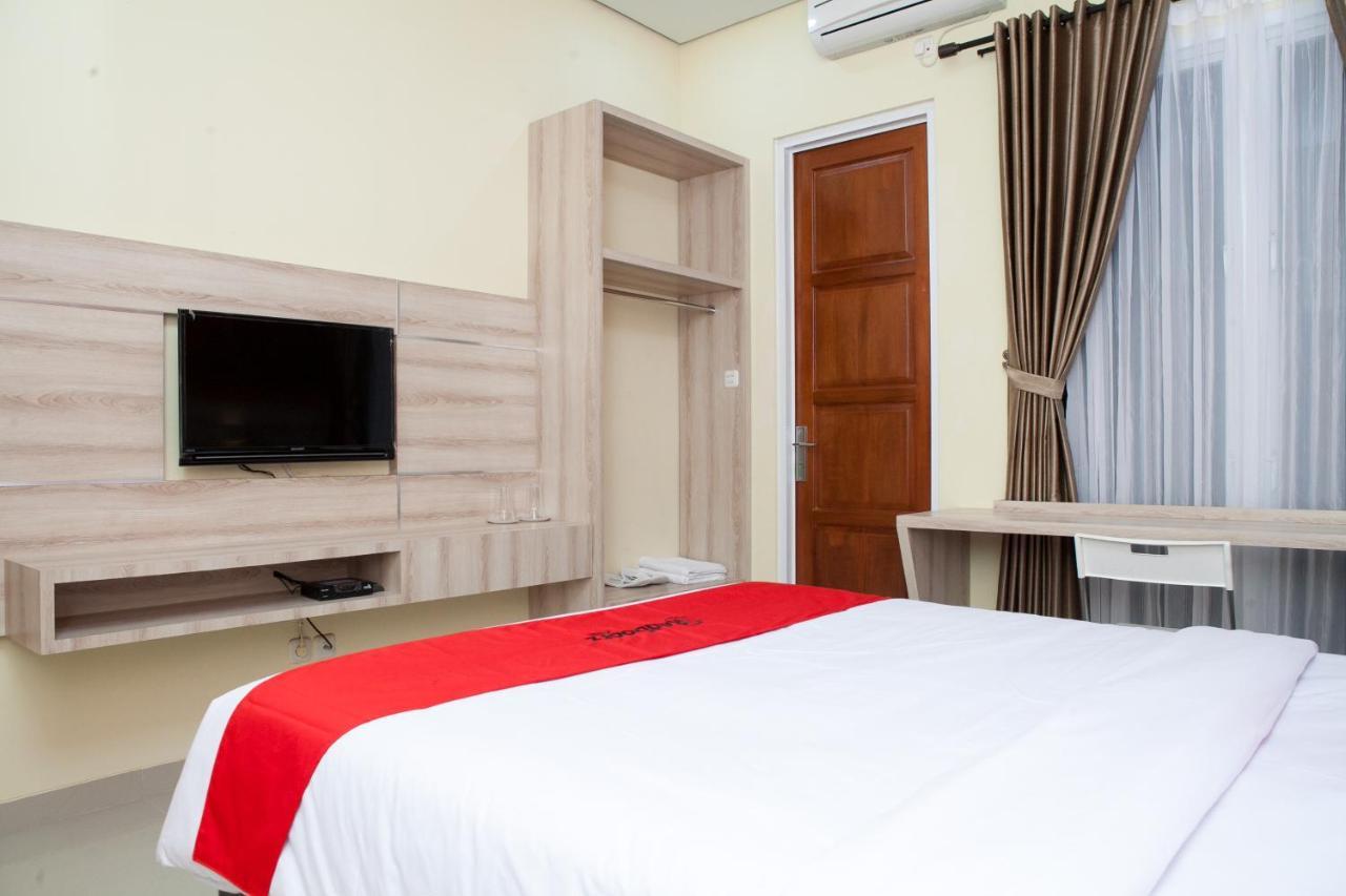 Reddoorz Plus Near Pasundan University Bandung Bagian luar foto