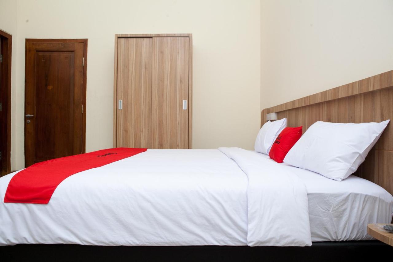 Reddoorz Plus Near Pasundan University Bandung Bagian luar foto